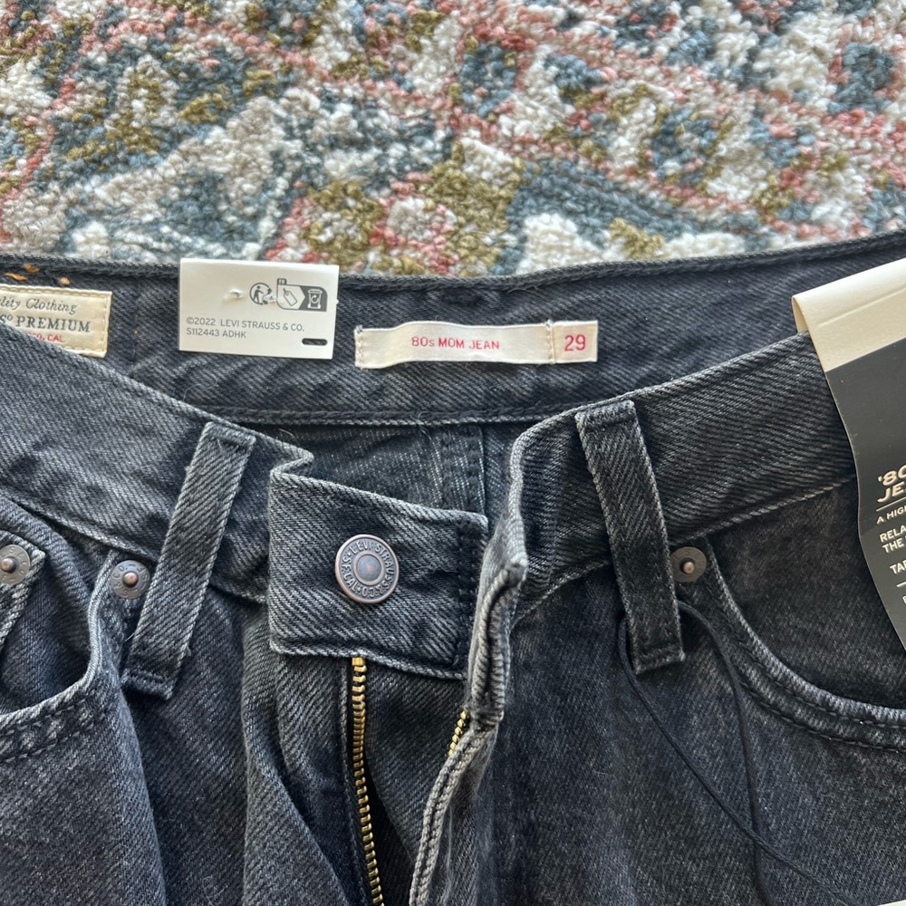 Levi’s 80s Mom Jeans - Picture 6 of 9